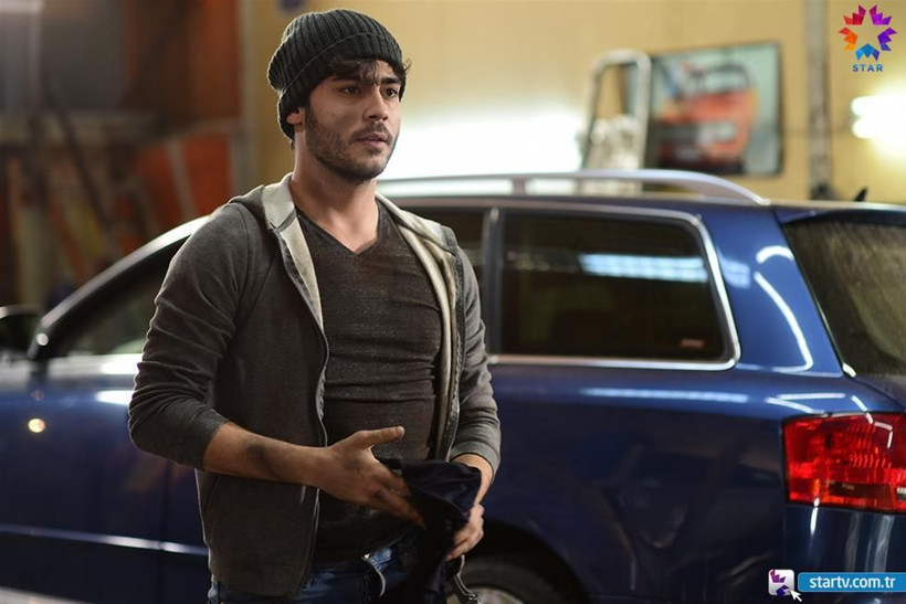 Seksi sevgilisi olay oldu! Kardeş Çocukları'ndaki Berkay Hardal yakalandı - Resim: 4