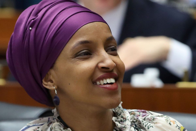 Göçmen kökenli vekil Ilhan Omar Donald Trump'ı sosyal medyadan trolledi - Resim: 1