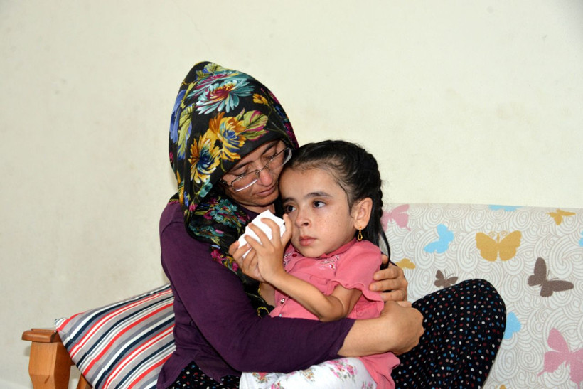 11 yaşındaki Sakine Çiçek'in kemikleri kırılmaktan vücut şekli değişti - Resim: 4