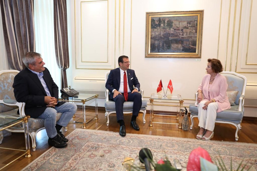 İmamoğlu'ndan Osmanlı gelini Zeynep Osman'la samimi diyalog! Sosyal medyada olay oldu - Resim: 2