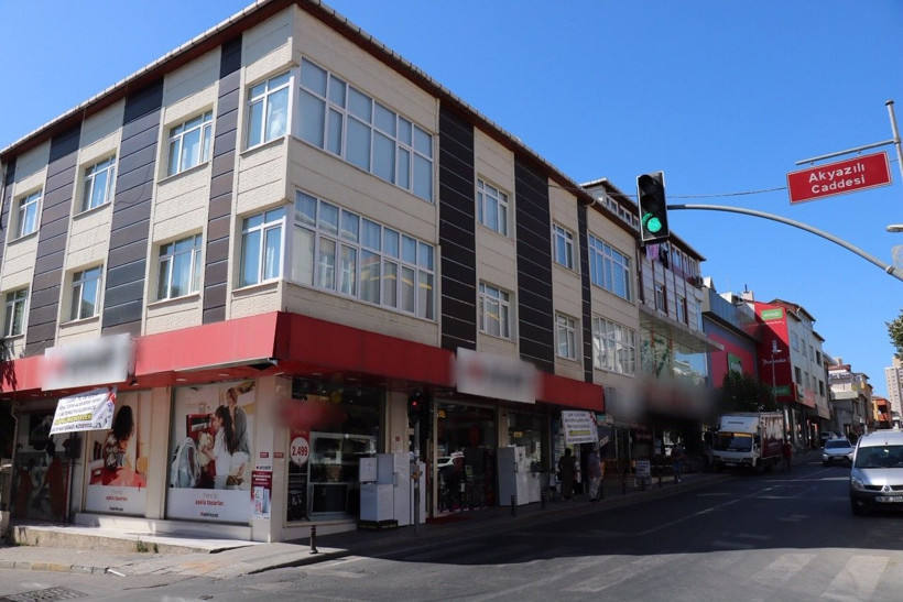 İstanbul Ataşehir'de temizlikçi kadın 4. kattan düştü - Resim: 3