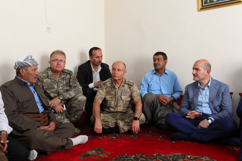 İçişleri Bakanı Süleyman Soylu Hakkari'de! O aileye ziyaret - Resim: 3