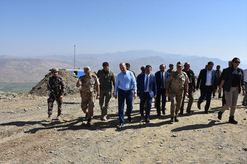 Süleyman Soylu sınırda üs bölgesini ziyaret etti Erdoğan askerlere böyle seslendi - Resim: 1
