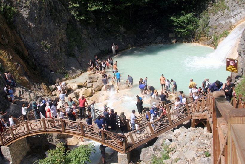 Karadeniz'in sodalı gölü  bayramda ziyaretçilerle doldu taştı - Resim: 2