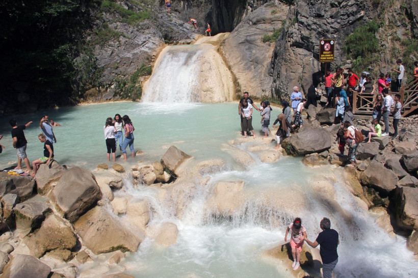 Karadeniz'in sodalı gölü  bayramda ziyaretçilerle doldu taştı - Resim: 3