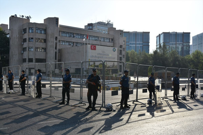 Diyarbakır Büyükşehir Belediyesinde polis hareketliliği - Resim: 3