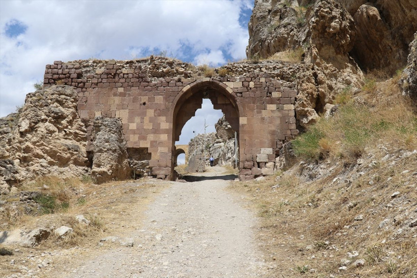 Kemah'ta Evliya Çelebi'nin bahsettiği yapı bulundu tarihi eserler şaşırttı - Resim: 2