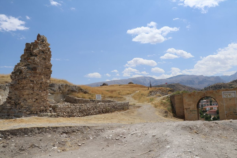 Kemah'ta Evliya Çelebi'nin bahsettiği yapı bulundu tarihi eserler şaşırttı - Resim: 1