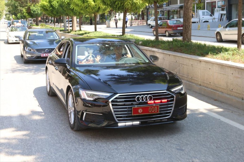 Makam araçları sünnet arabası kendileri şoför oldu - Resim: 1