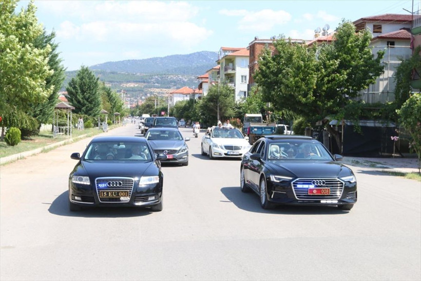 Makam araçları sünnet arabası kendileri şoför oldu - Resim: 2