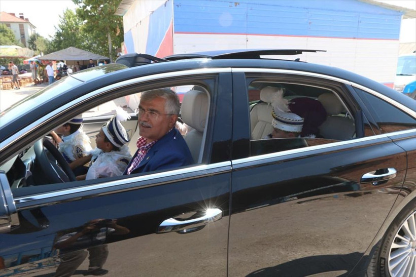 Makam araçları sünnet arabası kendileri şoför oldu - Resim: 4