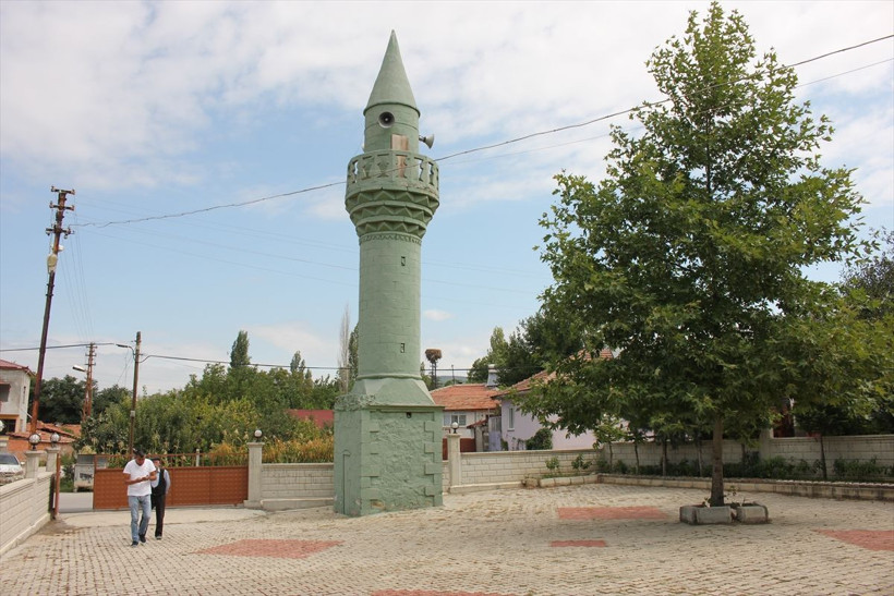 Amasya Suluova'daki cami göreni hayrete düşürüyor minare çok başka bir yerde - Resim: 1