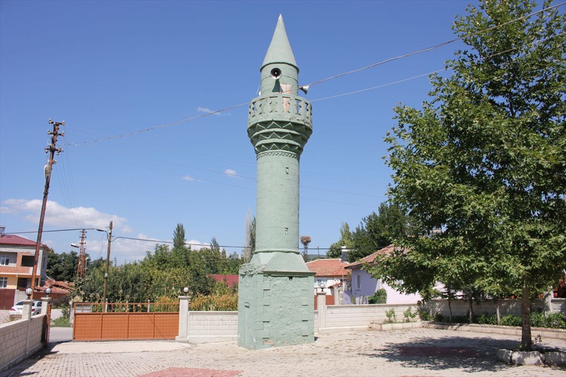 Amasya Suluova'daki cami göreni hayrete düşürüyor minare çok başka bir yerde - Resim: 4