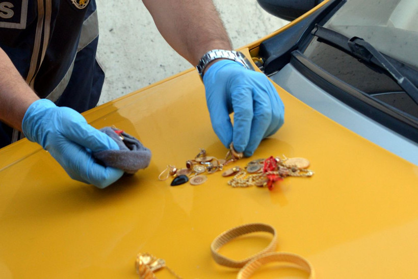 Sivas'ta dolandırdı Kahramanmaraş'ta yakalandı çorabından neler neler çıktı - Resim: 4