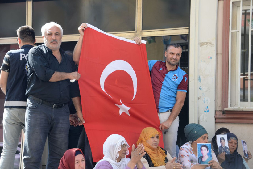 8. gün! HDP Diyarbakır İl binası önündeki eyleme katılan aile sayısı çığ gibi büyüyor - Resim: 1