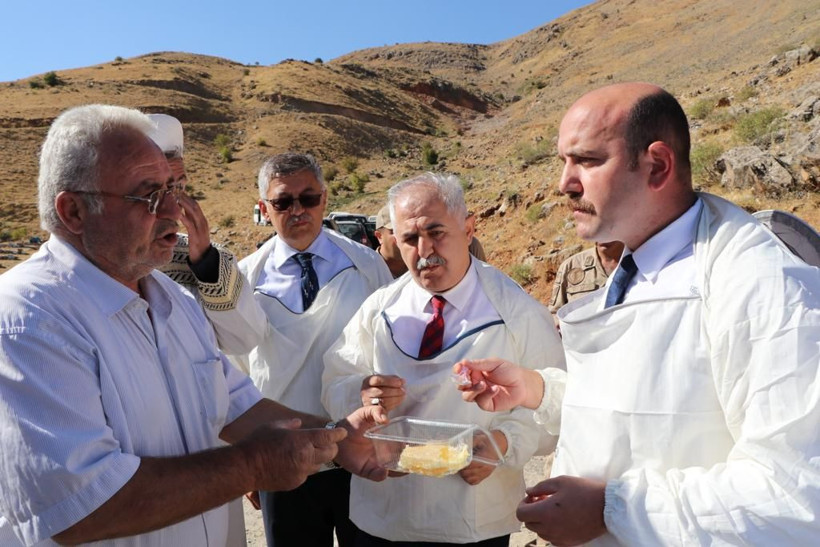 Van'da verimli bal sezonu için şükür duasında arılar saldırdı - Resim: 2