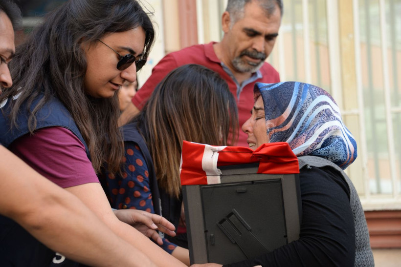 Diyarbakır'da hareketli dakikalar! Eylem yapan anneler içeri girmek istedi sinir krizi geçirdiler - Resim: 3