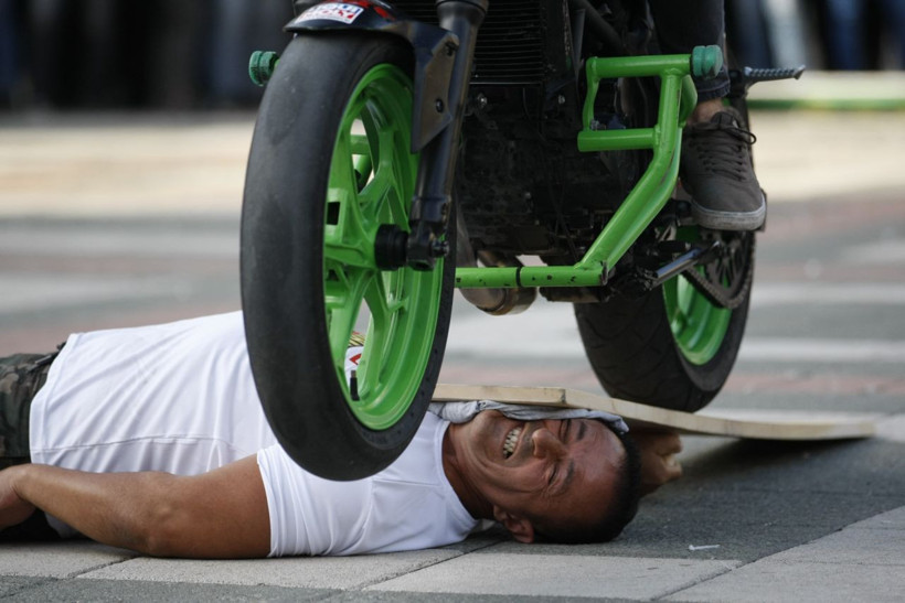 Bursa'da yürekleri ağızlara getiren tehlikeli gösteri - Resim: 4