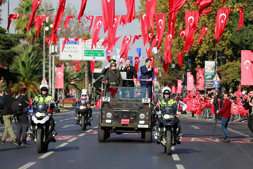 İstanbul'daki Cumhuriyet Bayramı'ndan renkli görüntüler! İmamoğlu'ndan açıklama - Resim: 1