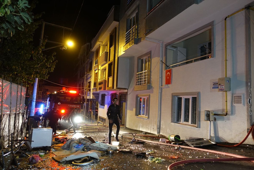 Ağabeyine kızıp 5 katlı apartmanı yaktı - Resim: 4