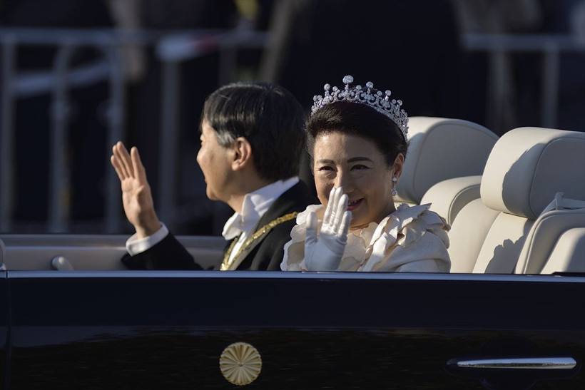 Japon İmparatoru Naruhito geçit töreninde halkı selamladığı törene 100 bin kişi katıldı - Resim: 3