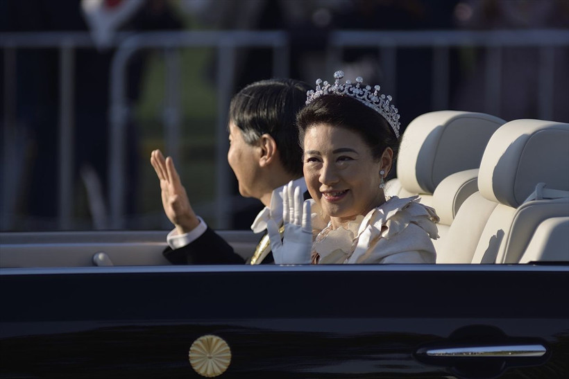 Japon İmparatoru Naruhito geçit töreninde halkı selamladığı törene 100 bin kişi katıldı - Resim: 4