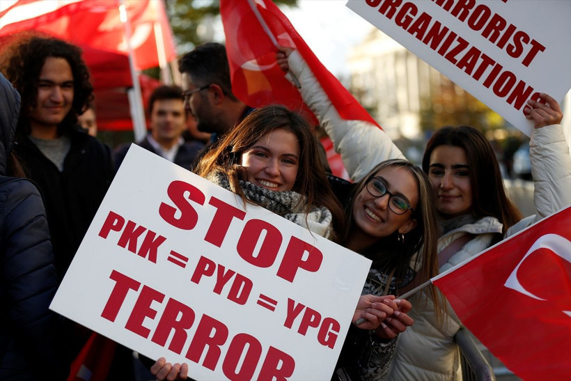 Hulusi Akar Reis'i buraya getir sloganları! Erdoğan ABD'de cama çıktı - Resim: 2