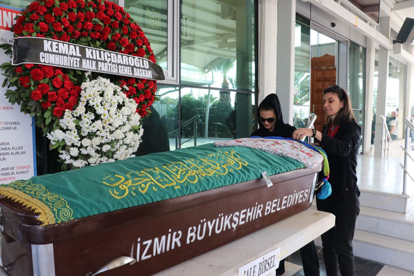 Usta tiyatrocu Jale Birsel'in cenazesi toprağa verildi! Gerçek cenazede ortaya çıktı - Resim: 2