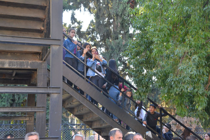 Adana'da feci kaza baba oğul vinçte sıkıştı - Resim: 4