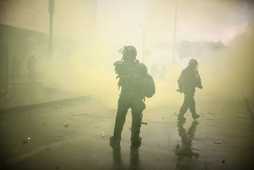 Kolombiya'da genel grev ortalığı karıştırdı! Polis göstericilere kaba kuvvet kullandı - Resim: 1