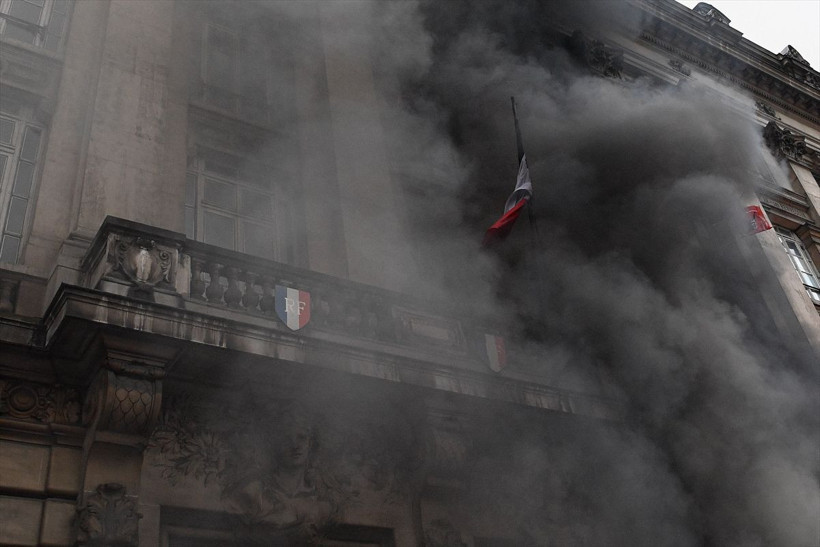 Fransa'daki emeklilik reformu protestoları hayatı felç etti - Resim: 1