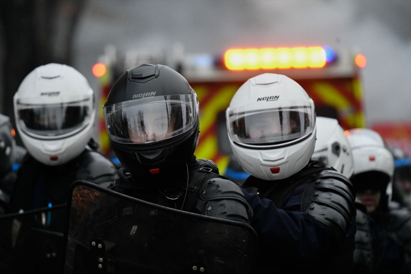 Fransa'daki emeklilik reformu protestoları hayatı felç etti - Resim: 2