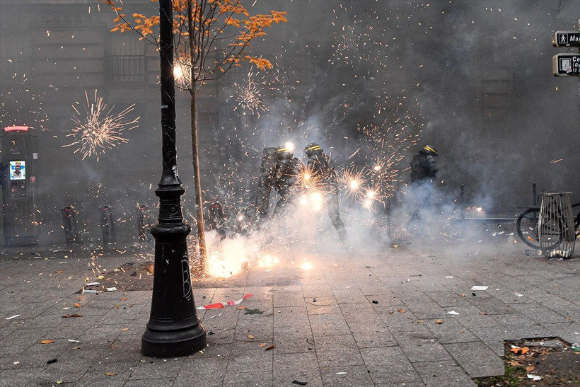 Fransa'daki emeklilik reformu protestoları hayatı felç etti - Resim: 4