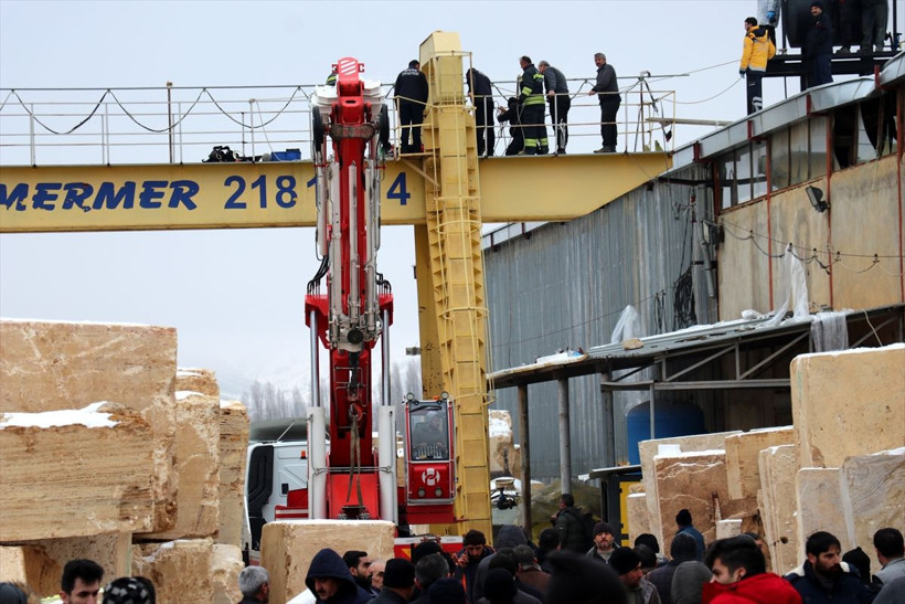 Sivas'ta devrilen vincin altında kalan işçi öldü - Resim: 2