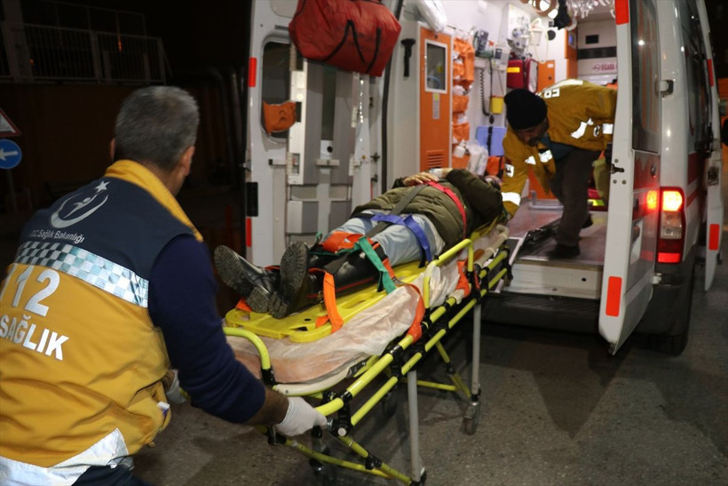 Erzincan'da otobüs devrildi 15 yaralı - Resim: 1