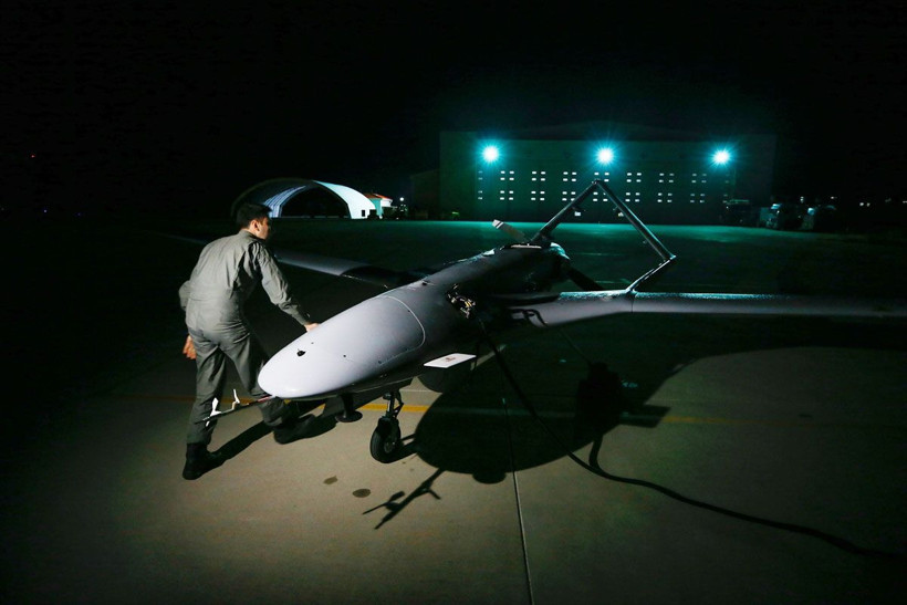 Türkiye'den KKTC Geçitkale Havalimanı'na ilk İHA indi - Resim: 1