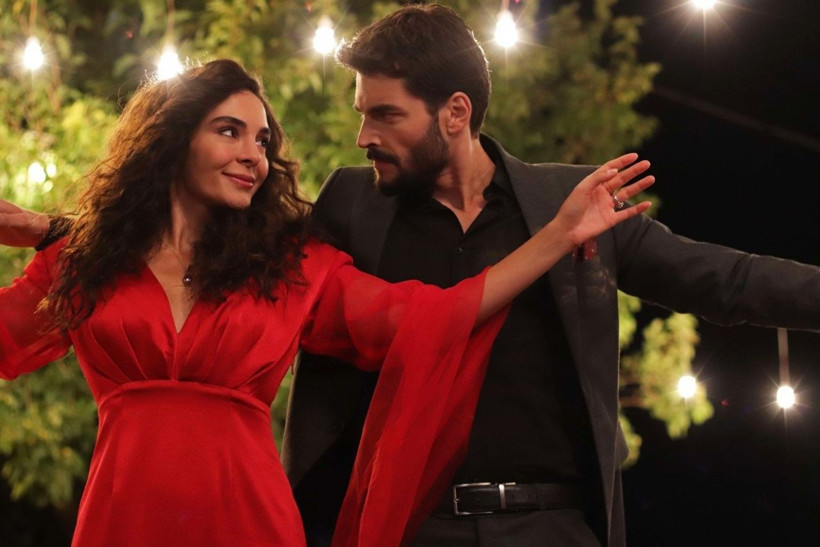 Ebru Şahin ve Akın Akınözü'nün başrolünde olduğu Hercai'de flaş ayrılık! - Resim: 1
