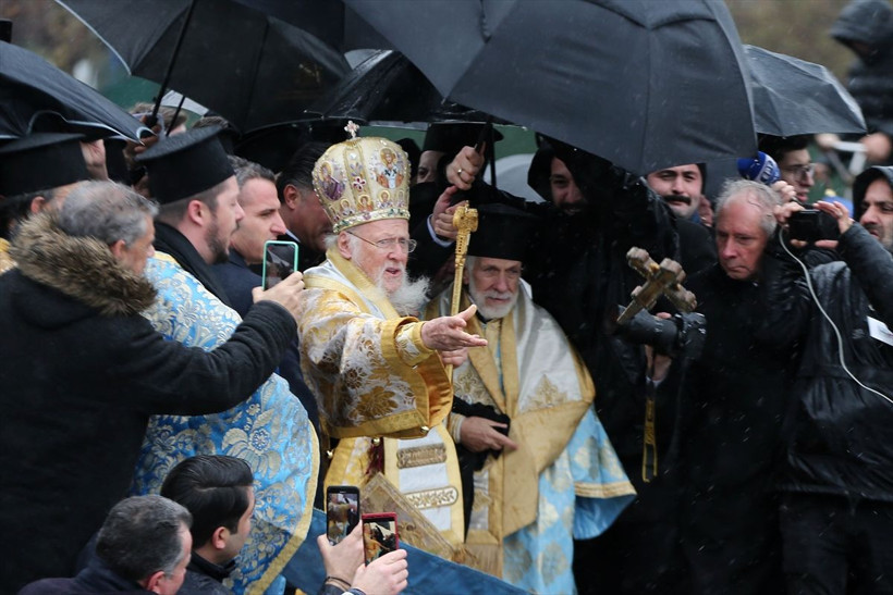 Haç çıkarma ayini sırasında canından oluyordu - Resim: 2
