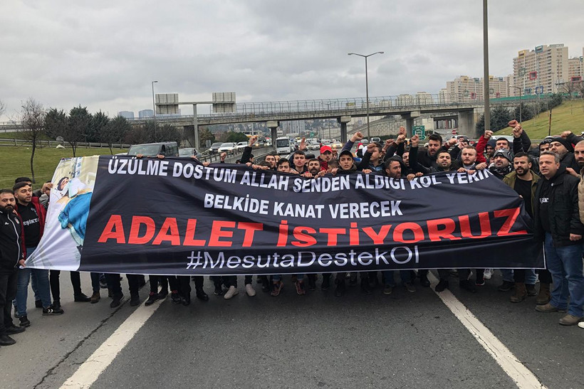 İstanbul TEM otoyolunda 100 kişilik grup trafiği kapatarak eylem yaptı - Resim: 1