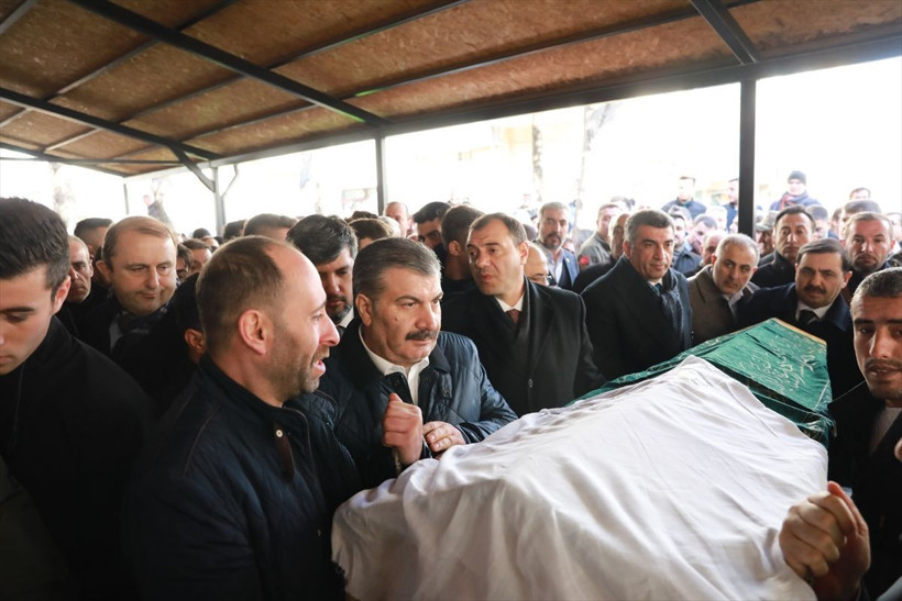 Elazığ'da hayatını kaybedenler uğurlandı iki kardeş aynı tabutta yürek yakan anlar - Resim: 3