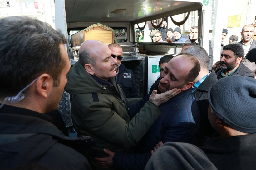 Elazığ'da hayatını kaybedenler uğurlandı iki kardeş aynı tabutta yürek yakan anlar - Resim: 1