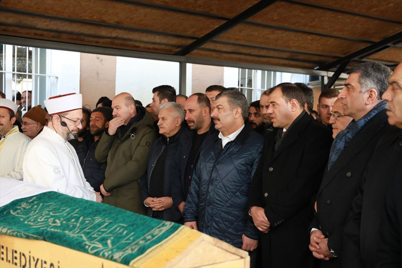 Elazığ'da hayatını kaybedenler uğurlandı iki kardeş aynı tabutta yürek yakan anlar - Resim: 2