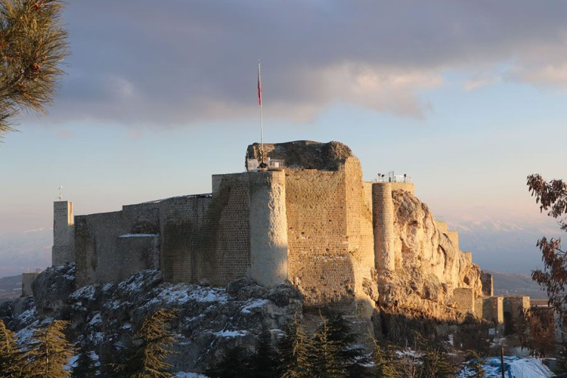 Elazığ'da Pisa kulesinden daha fazla eğik olan minare depremden etkilenmedi - Resim: 4