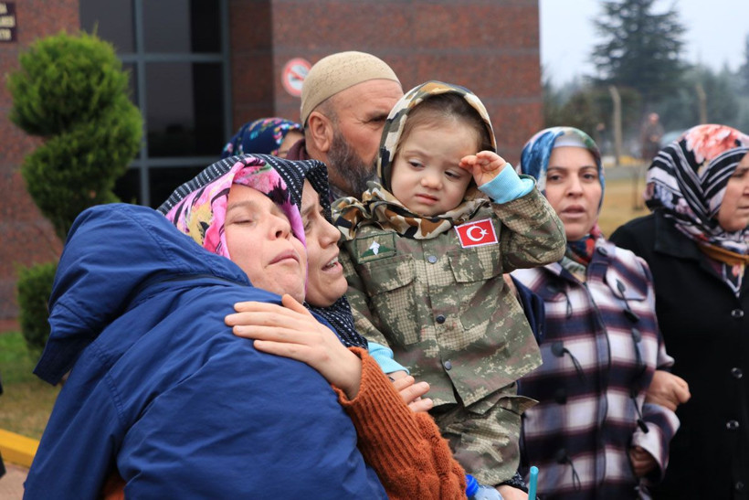 İdlib şehidi Uğur Kurt ve Serkan Deprem'in cenazeleri son yolculuğuna uğurlandı - Resim: 1