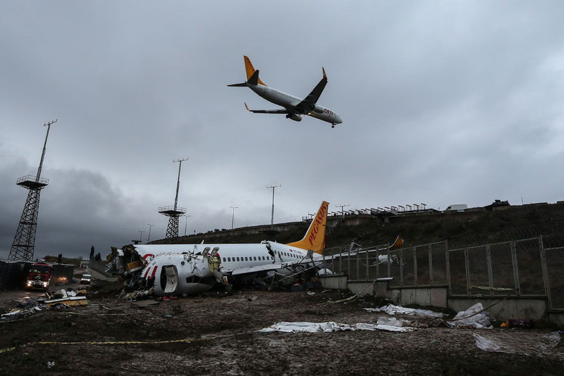 Sabiha Gökçen'deki uçak kazasının görüntüleri dehşete düşürdü - Resim: 2