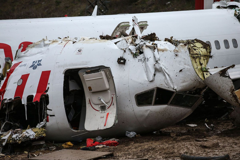 Sabiha Gökçen'deki uçak kazasının görüntüleri dehşete düşürdü - Resim: 1