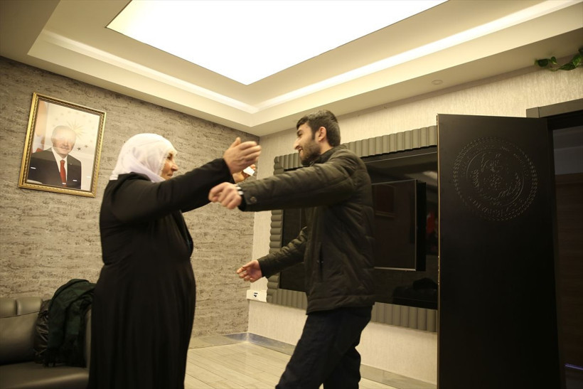Bir aile daha dağdan inen evladına kavuştu 6 yıllık hasret bitti - Resim: 1