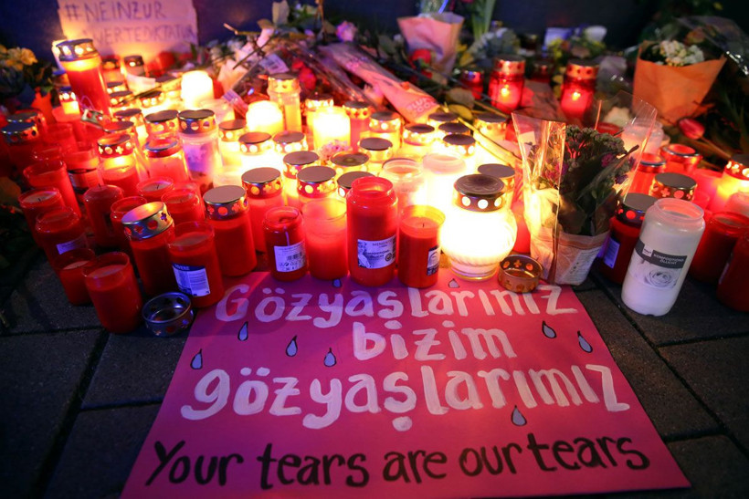 Irkçı terör Almanya sokaklarında protesto edildi Cumhurbaşkanı da katıldı - Resim: 2