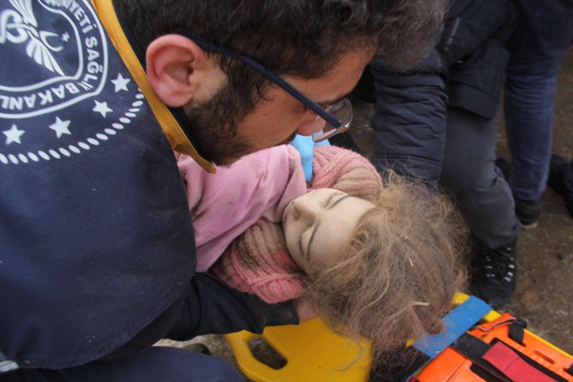 Van'daki depremden çok acı kareler! Evler yıkıldı çok sayıda ölü var - Resim: 1