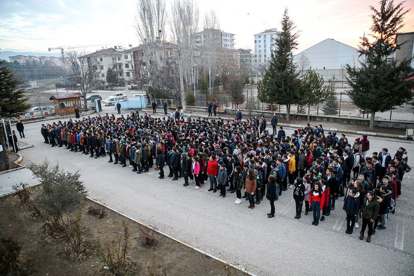 Elazığ'da 3 hafta gecikmeyle ilk ders zili çaldı 515 okulda ders başı yapıldı - Resim: 3